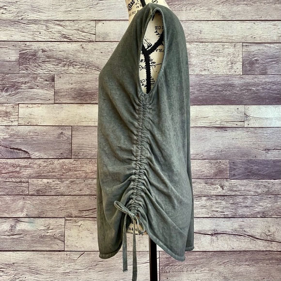 Kenneth Cole ‘That Sounds Like A You Problem’ Gray Sleeveless Top - Picture 2 of 14